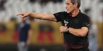 Carpegiani aponta 'erro primário' em eliminação do Flamengo, e critica postura do Flu