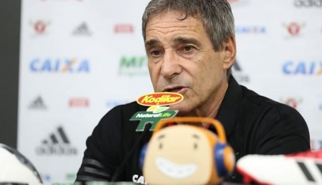 Flamengo não garante permanência de Carpergiani após derrota para o Botafogo