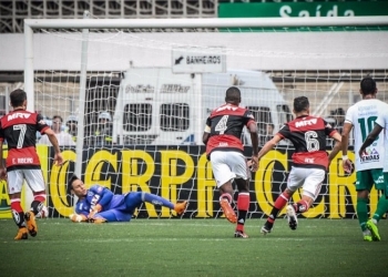 Diego Alves defende pênalti, Fla vence e vai enfrentar Flu na semi