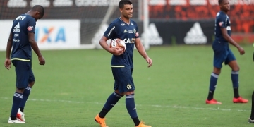 Ederson brilha em jogo-treino e marca dois gols; Julio Cesar também participa de atividade
