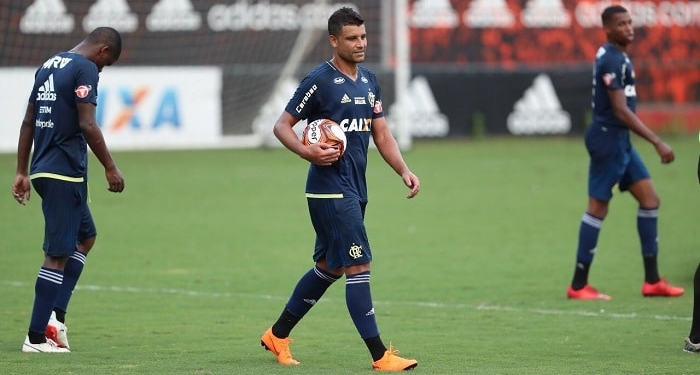 Ederson brilha em jogo-treino e marca dois gols; Julio Cesar também participa de atividade