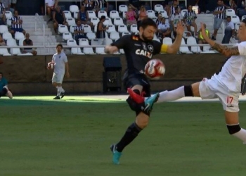 Fla deseja sorte na recuperação de João Paulo, do Botafogo, e torcida aplaude