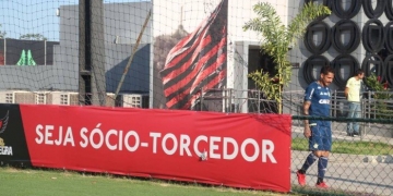Fla vê debandada de sócios-torcedores, esgota modelo e promete mudanças sem prazo