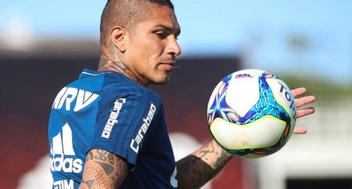 Flamengo monitorou Guerrero e atacante manteve padrão de treinos