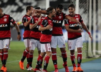 Diego avalia momento de Dourado no Fla e diz: 'Tem nossa total confiança'