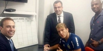 Flamengo renova o contrato do zagueiro Matheus Dantas até o fim de 2019