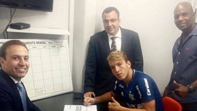 Flamengo renova o contrato do zagueiro Matheus Dantas até o fim de 2019