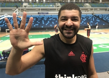 Cinco mil vezes Olivinha: pivô do Flamengo entra em seleto grupo de cestinhas do NBB