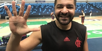 Cinco mil vezes Olivinha: pivô do Flamengo entra em seleto grupo de cestinhas do NBB