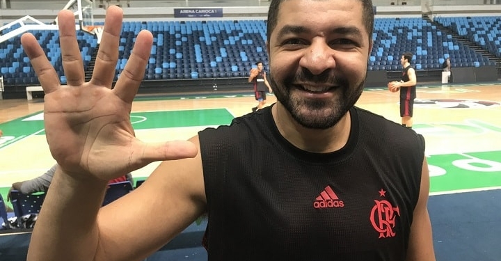 Cinco mil vezes Olivinha: pivô do Flamengo entra em seleto grupo de cestinhas do NBB