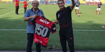 Fla faz homenagem a Carpegiani por marca histórica pelo clube