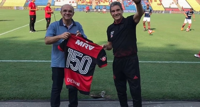 Fla faz homenagem a Carpegiani por marca histórica pelo clube
