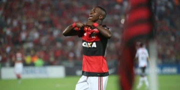 Jornal equatoriano diz que Vinicius Júnior é o principal destaque do Flamengo