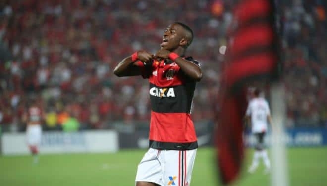 Jornal equatoriano diz que Vinicius Júnior é o principal destaque do Flamengo