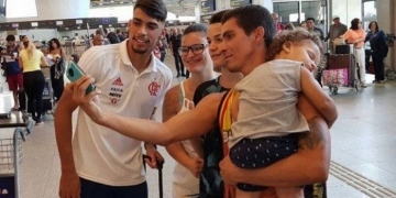 Sem Réver e Vizeu, Flamengo viaja para encarar o Emelec