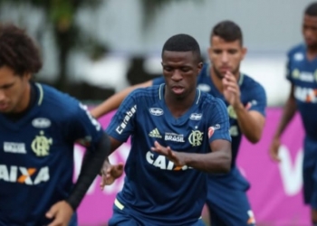 De olho no Emelec, Fla encara o Macaé com time misto e garotos