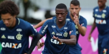 De olho no Emelec, Fla encara o Macaé com time misto e garotos