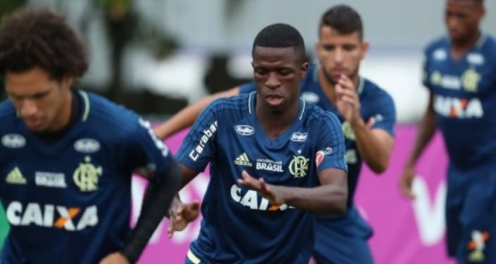 De olho no Emelec, Fla encara o Macaé com time misto e garotos