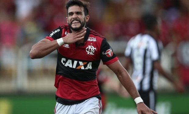 Teu passado te condena! Jejum, assistência inusitada e gols: Dourado nos Fla-Flus