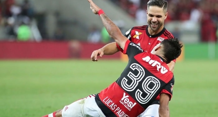Paquetá comenta 'disputa' com Diego pelas cobranças de falta no Fla