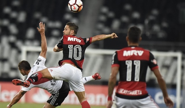 Diego critica arbitragem e elogia atuação do Fla: "No geral vejo pontos positivos"