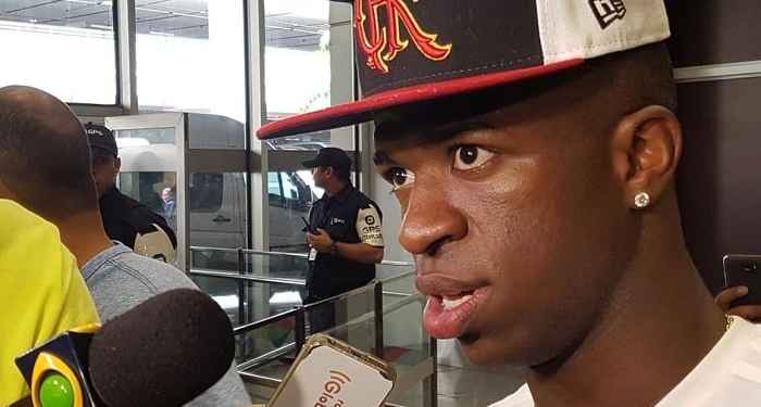 Flamengo volta ao Rio com três pontos na bagagem e Vinicius Junior sob os holofotes