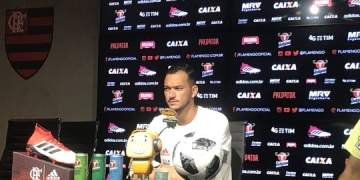 Vantagem na semifinal não faz a cabeça de Réver: "Atitude tem que ser nossa"