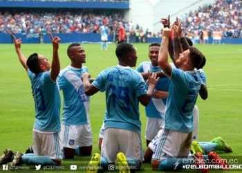 Com time quase completo, Emelec 100% goleia por 4 a 1 antes de receber o Fla