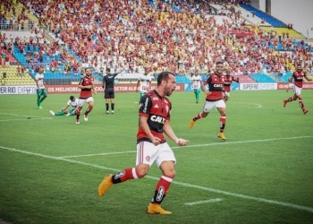 Flamengo goleia a Portuguesa e encara o Flu na semifinal da Taça Rio