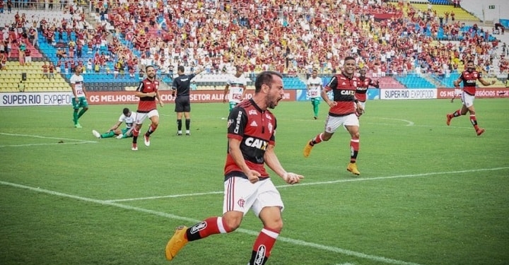Flamengo goleia a Portuguesa e encara o Flu na semifinal da Taça Rio