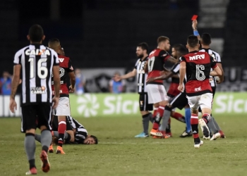 Botafogo entra com representação na Ferj contra arbitragem do clássico com o Fla