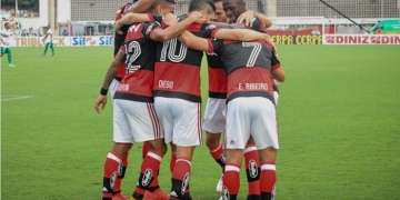 Zinho destaca jogador que deveria ser titular do Fla: "O momento é dele"