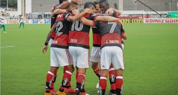 Zinho destaca jogador que deveria ser titular do Fla: "O momento é dele"