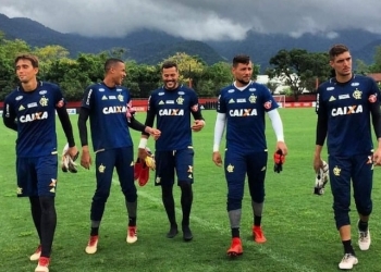 Preparador garante Diego Alves 100% após lesão e analisa goleiros do Fla em 2018