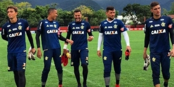 Preparador garante Diego Alves 100% após lesão e analisa goleiros do Fla em 2018