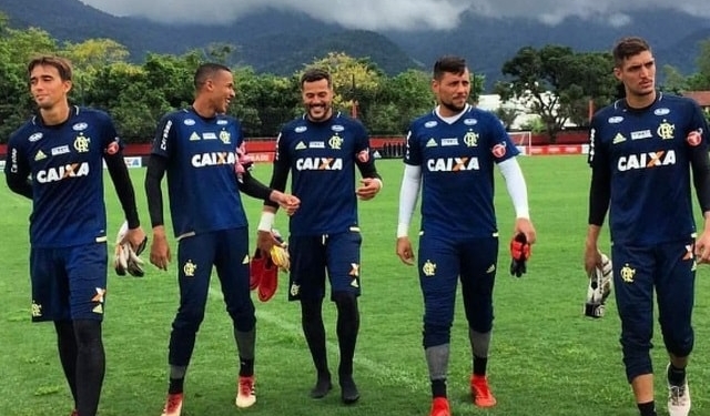 Preparador garante Diego Alves 100% após lesão e analisa goleiros do Fla em 2018