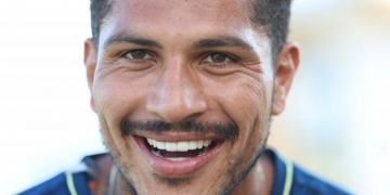 Paolo Guerrero volta a treinar com o elenco do Flamengo