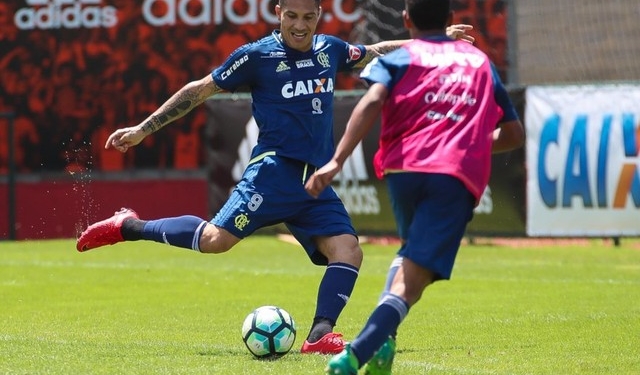 Fla reativa contrato de Guerrero e atacante volta aos treinos na próxima terça