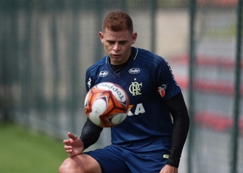 Jonas destaca espírito de Libertadores do Fla: "Se não for firme, os caras te atropelam"