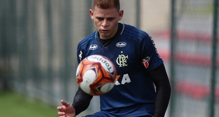 Jonas destaca espírito de Libertadores do Fla: "Se não for firme, os caras te atropelam"