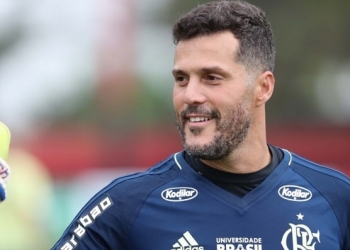 Revista coloca Julio Cesar, do Flamengo, entre os dez melhores goleiros do século