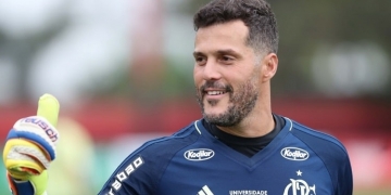 Revista coloca Julio Cesar, do Flamengo, entre os dez melhores goleiros do século