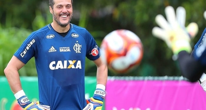 Julio Cesar nega que possa renovar com o Flamengo, mas não descarta jogo de despedida