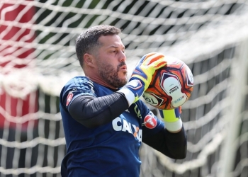 Time do Fla celebra estreia de Julio Cesar: 'Goleiro de Copa do Mundo'
