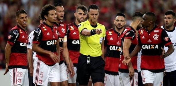 Jornal equatoriano provoca o Fla antes de jogo contra o Emelec: ‘Já não dão medo’