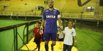 Flamengo divulga vídeo com os bastidores da reestreia de Julio Cesar