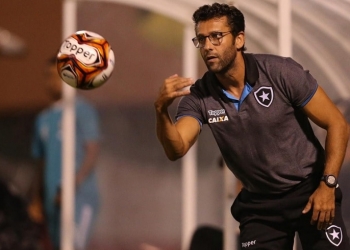 Rival no sábado, Alberto Valentim já vestiu a camisa do Flamengo