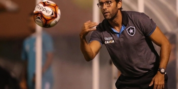 Rival no sábado, Alberto Valentim já vestiu a camisa do Flamengo
