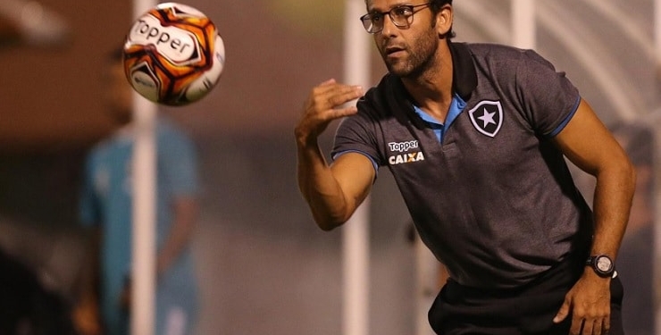 Rival no sábado, Alberto Valentim já vestiu a camisa do Flamengo