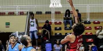 Neto vibra com vitória suada e comenta adaptação de Varejão: "Versátil"